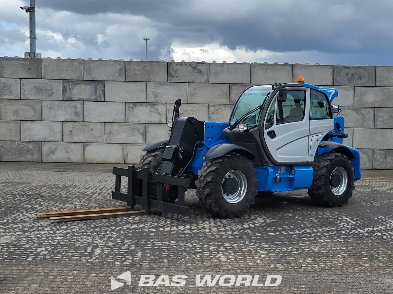 Front left : Manitou MHT790 رافعة تلسكوبية