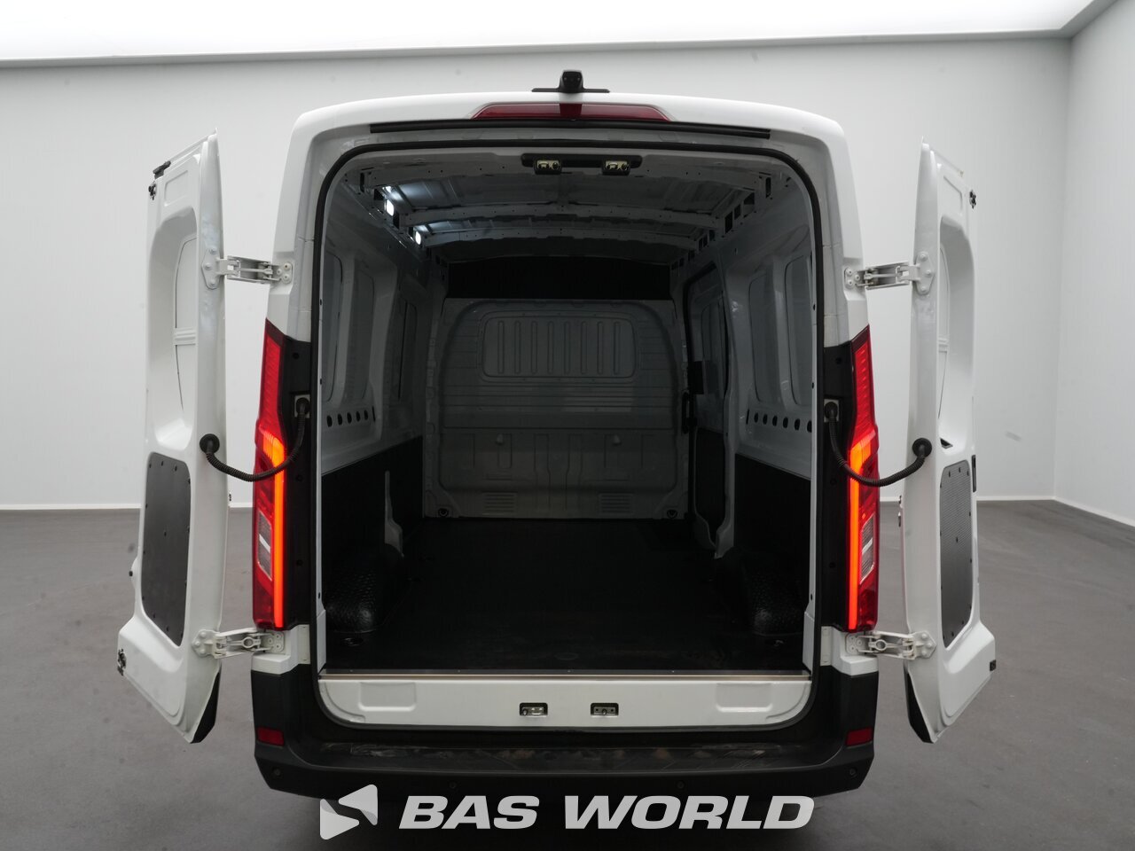 Other : Maxus eDeliver 9 Closed box van