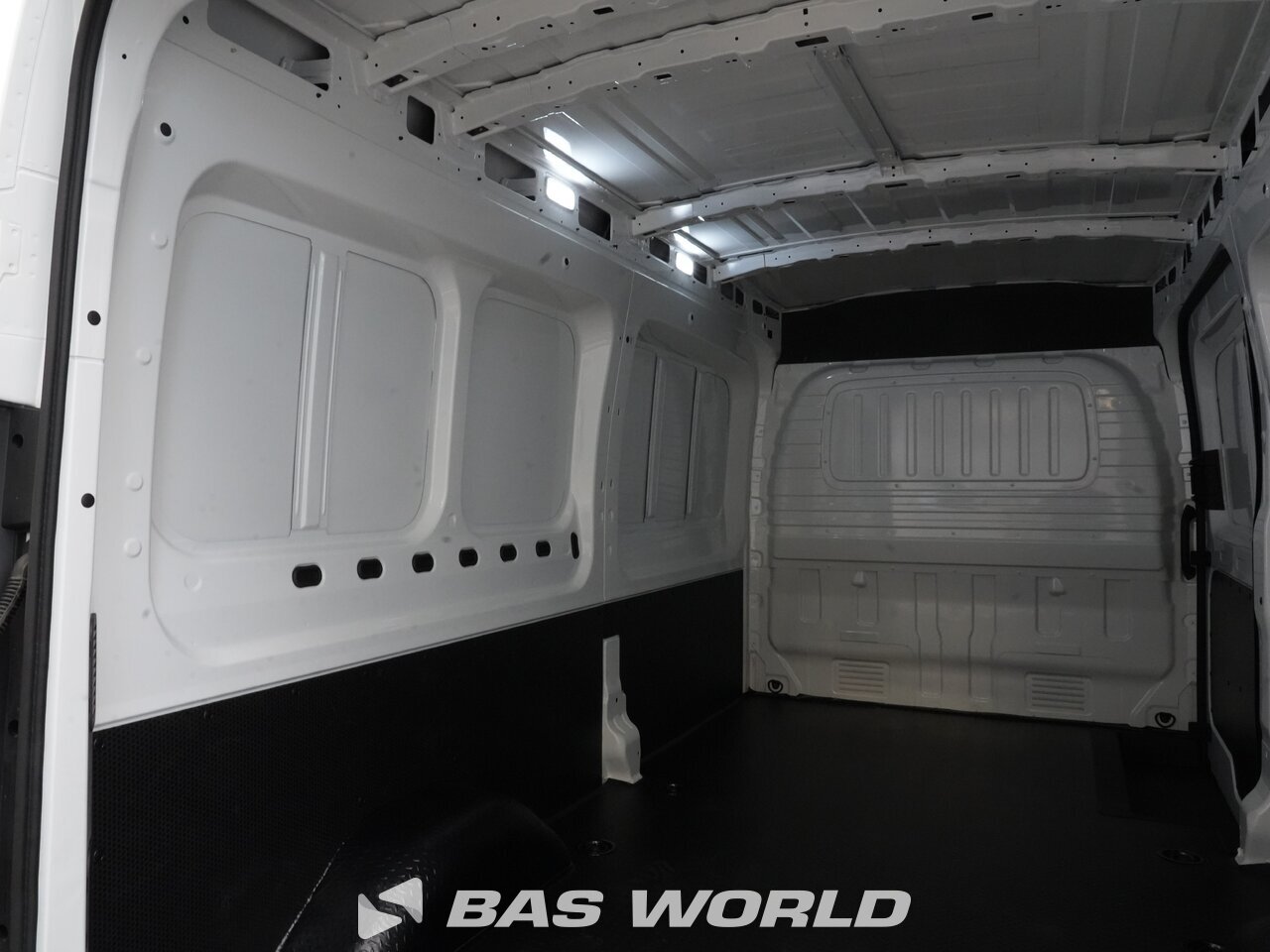 Other : Maxus eDeliver 9 Closed box van