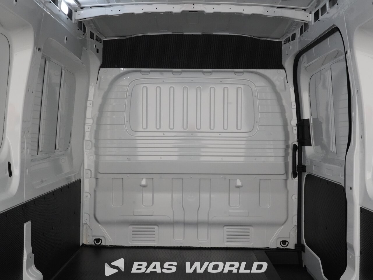 Other : Maxus eDeliver 9 Closed box van