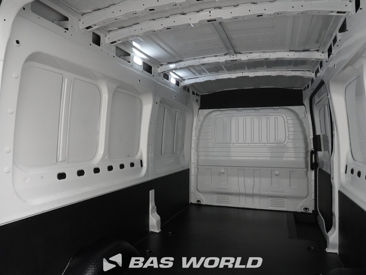 Other : Maxus eDeliver 9 Closed box van