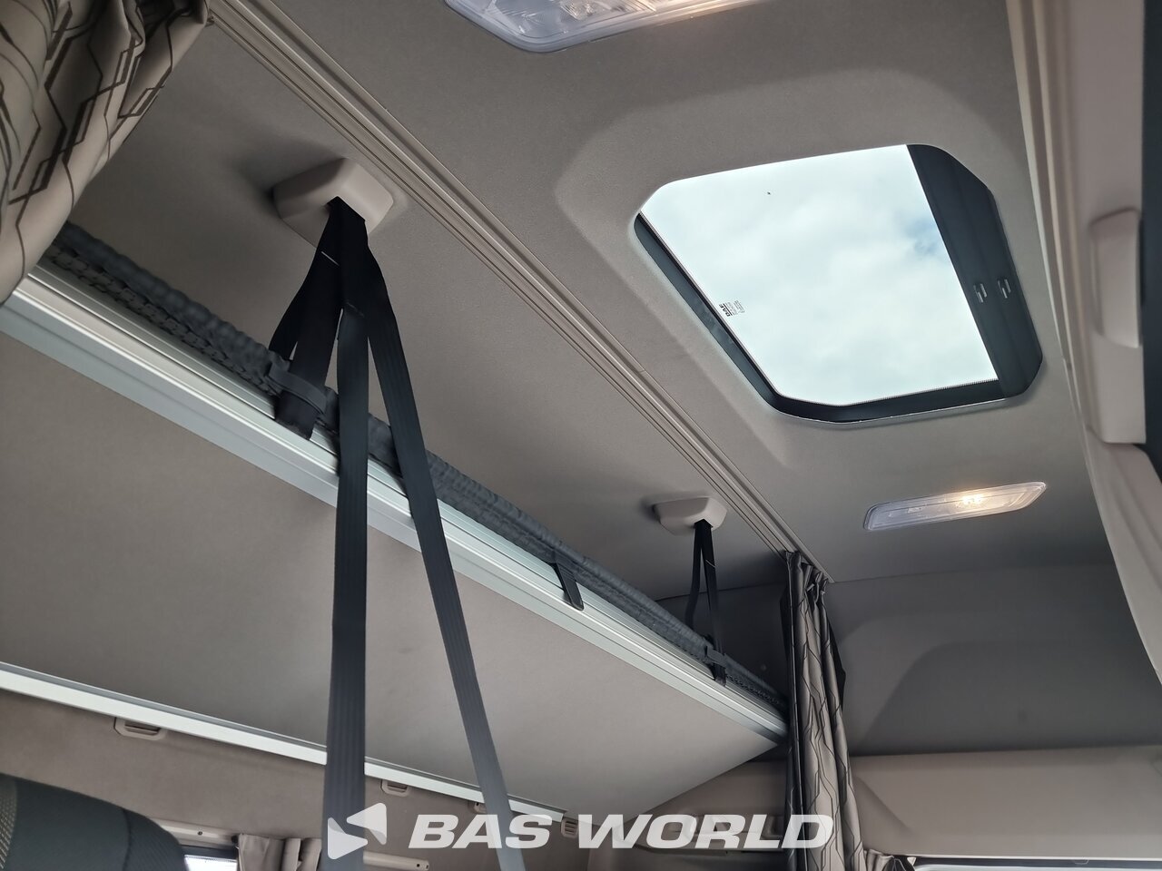 Other : DAF XF 480 camión con gancho elevador