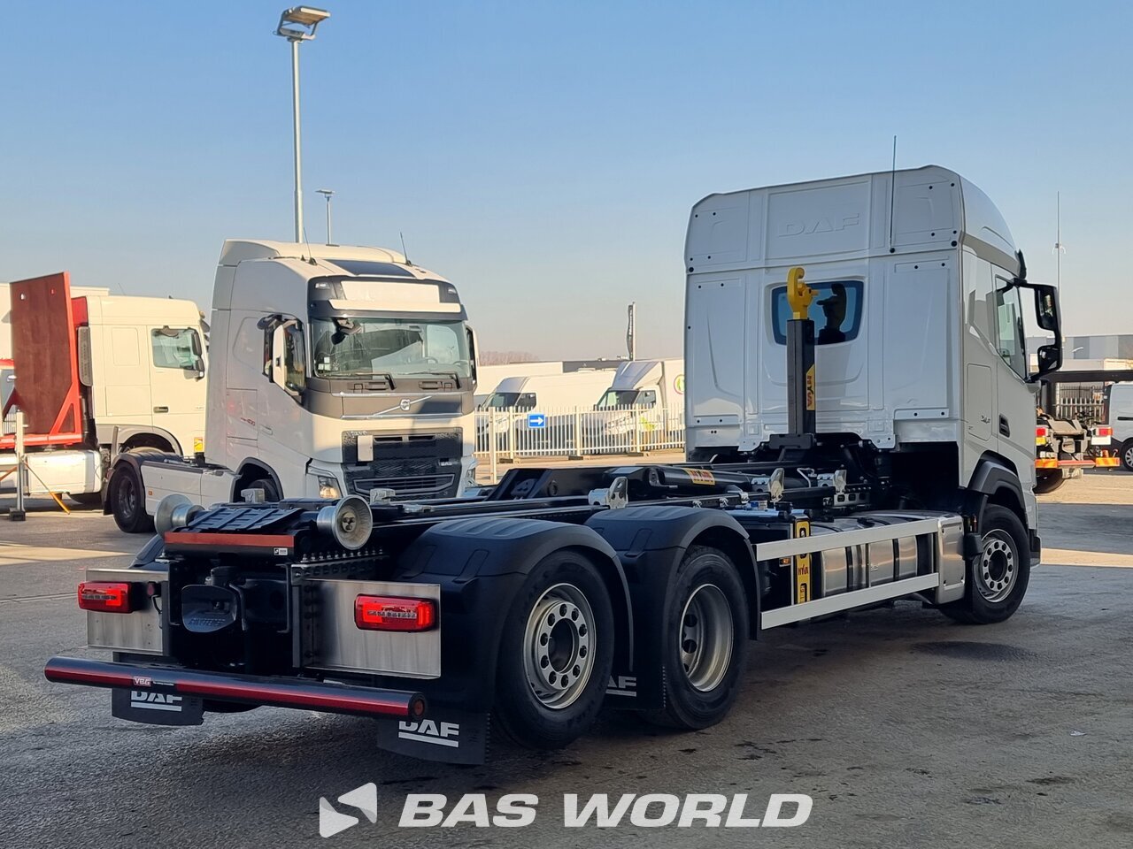 Other : DAF XF 480 camión con gancho elevador