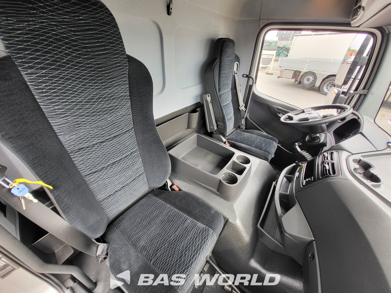 Other : Mercedes Atego 1524 Curtainside Truck