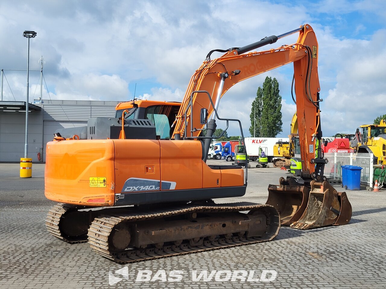Other : Doosan DX140 LC-5 حفارة مجنزرة