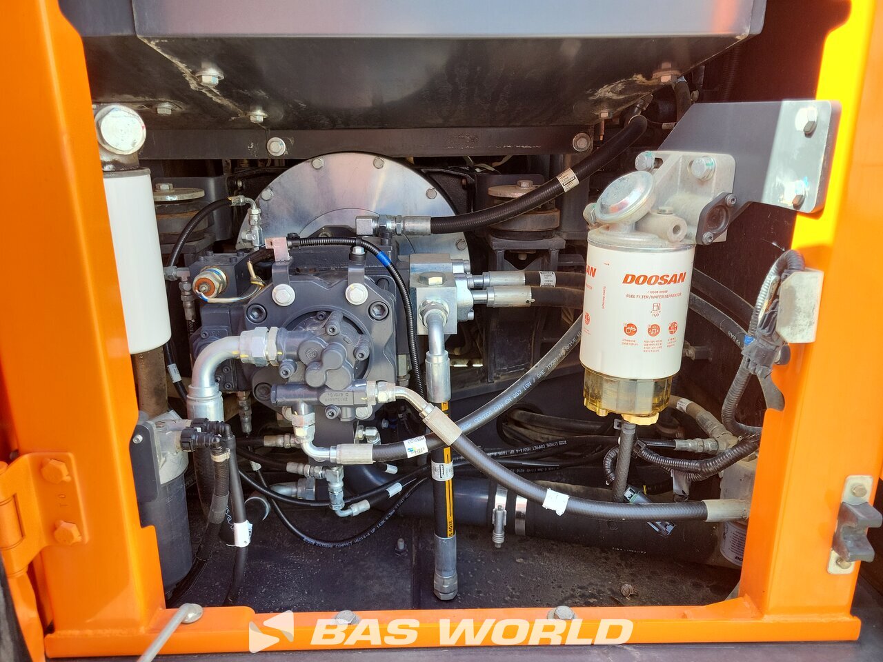 Other : Doosan DX140 LC-5 حفارة مجنزرة