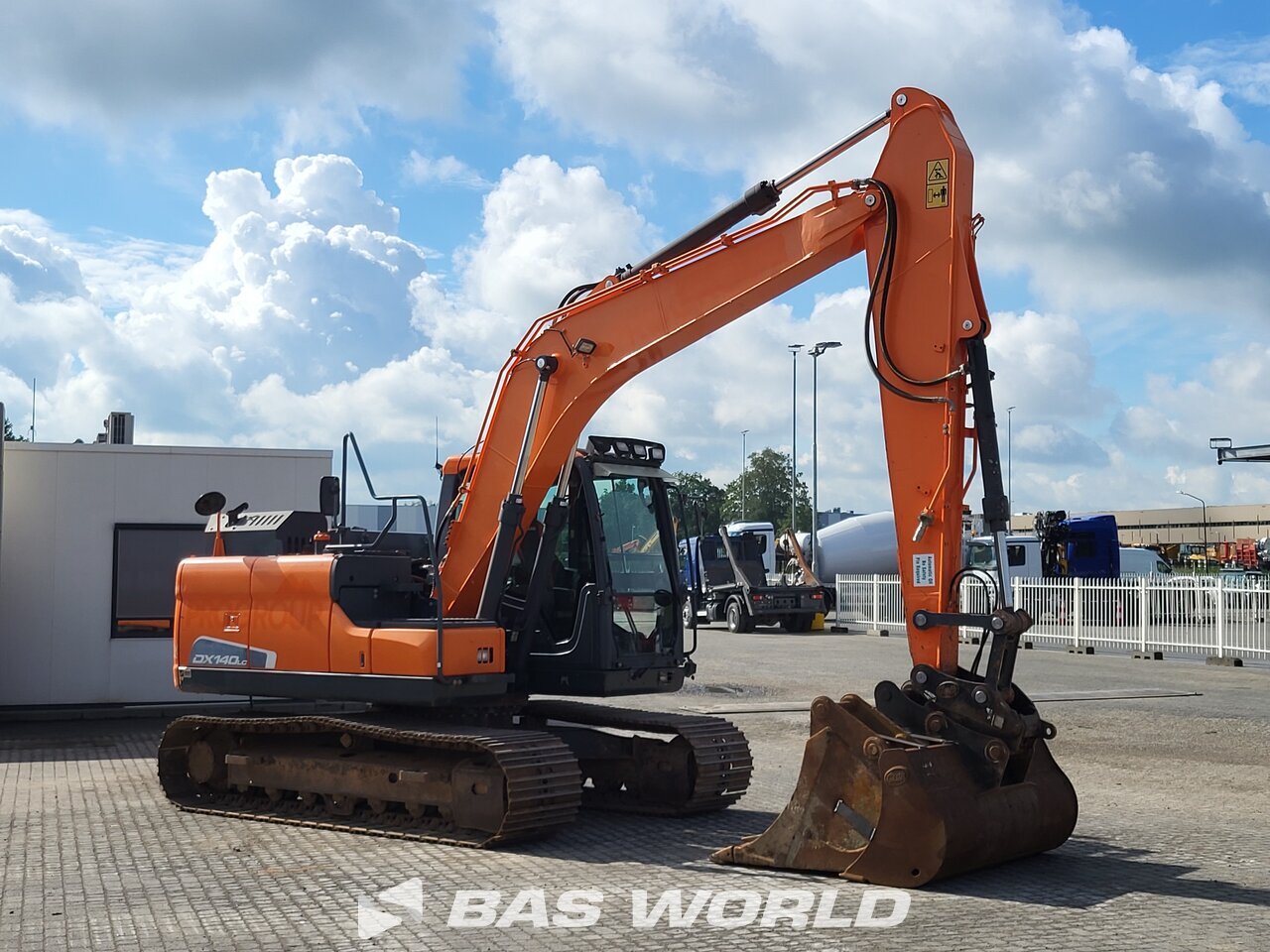 Other : Doosan DX140 LC-5 حفارة مجنزرة