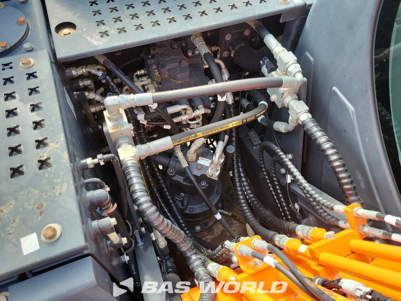 Other : Doosan DX140 LC-5 حفارة مجنزرة
