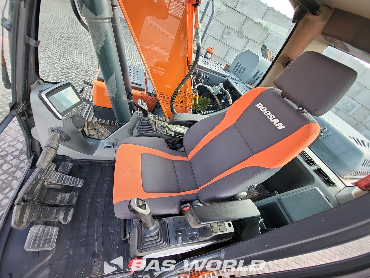 Other : Doosan DX140 LC-5 حفارة مجنزرة