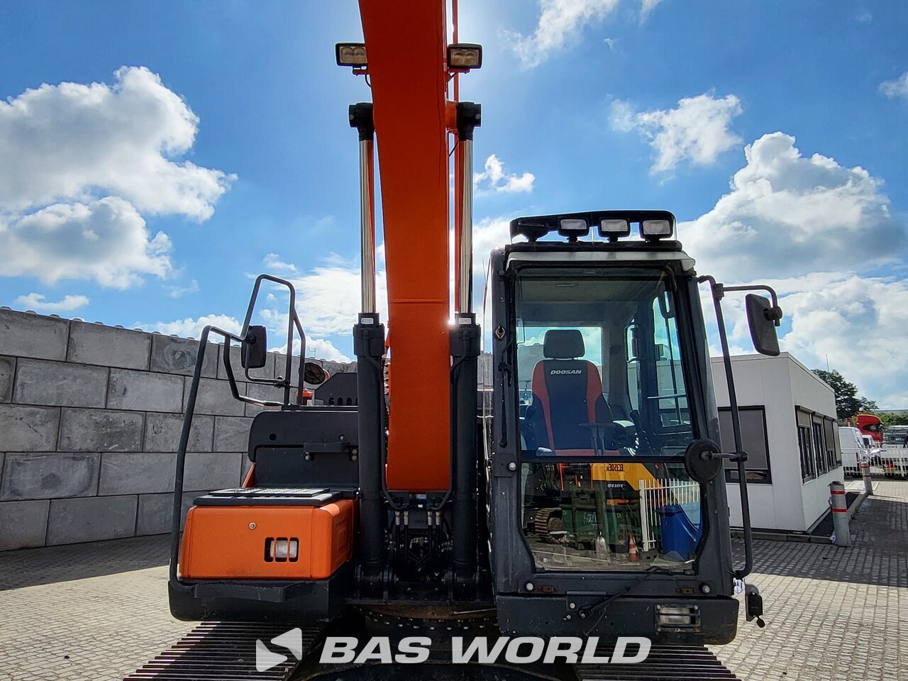 Other : Doosan DX140 LC-5 حفارة مجنزرة