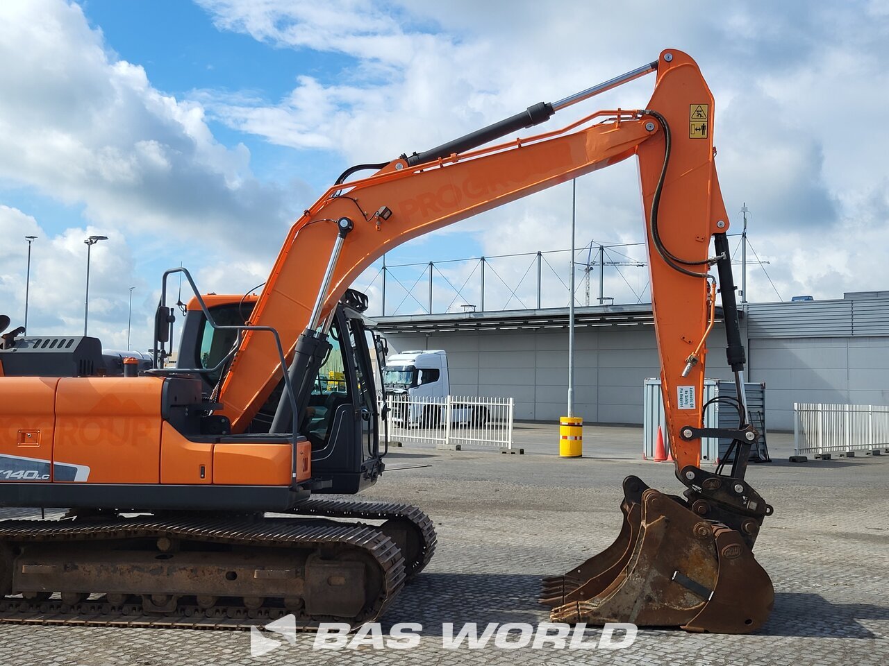 Other : Doosan DX140 LC-5 حفارة مجنزرة