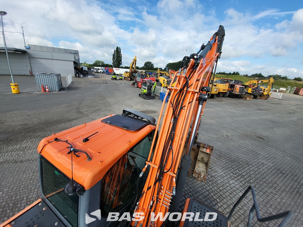 Other : Doosan DX140 LC-5 حفارة مجنزرة