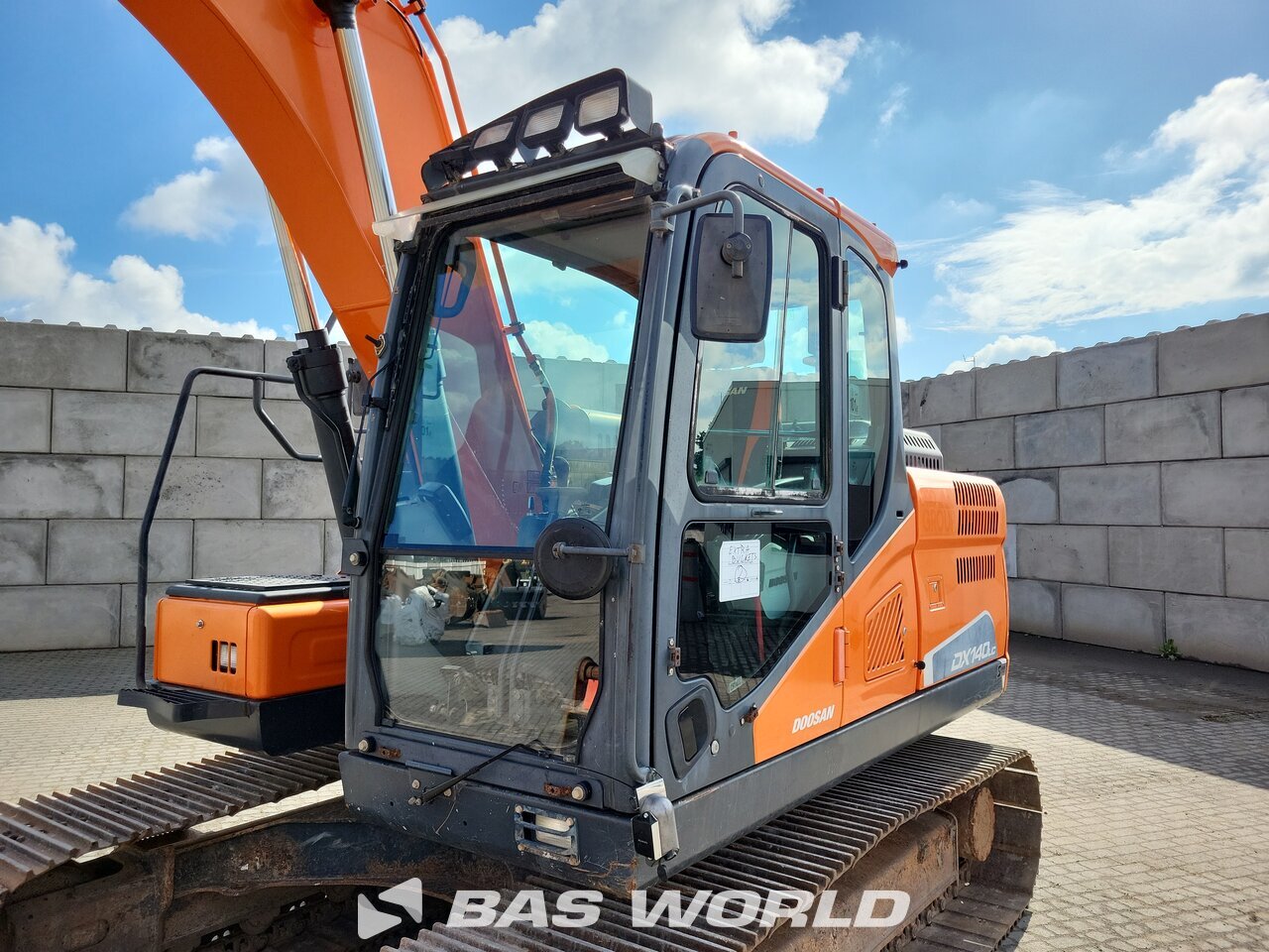 Other : Doosan DX140 LC-5 حفارة مجنزرة
