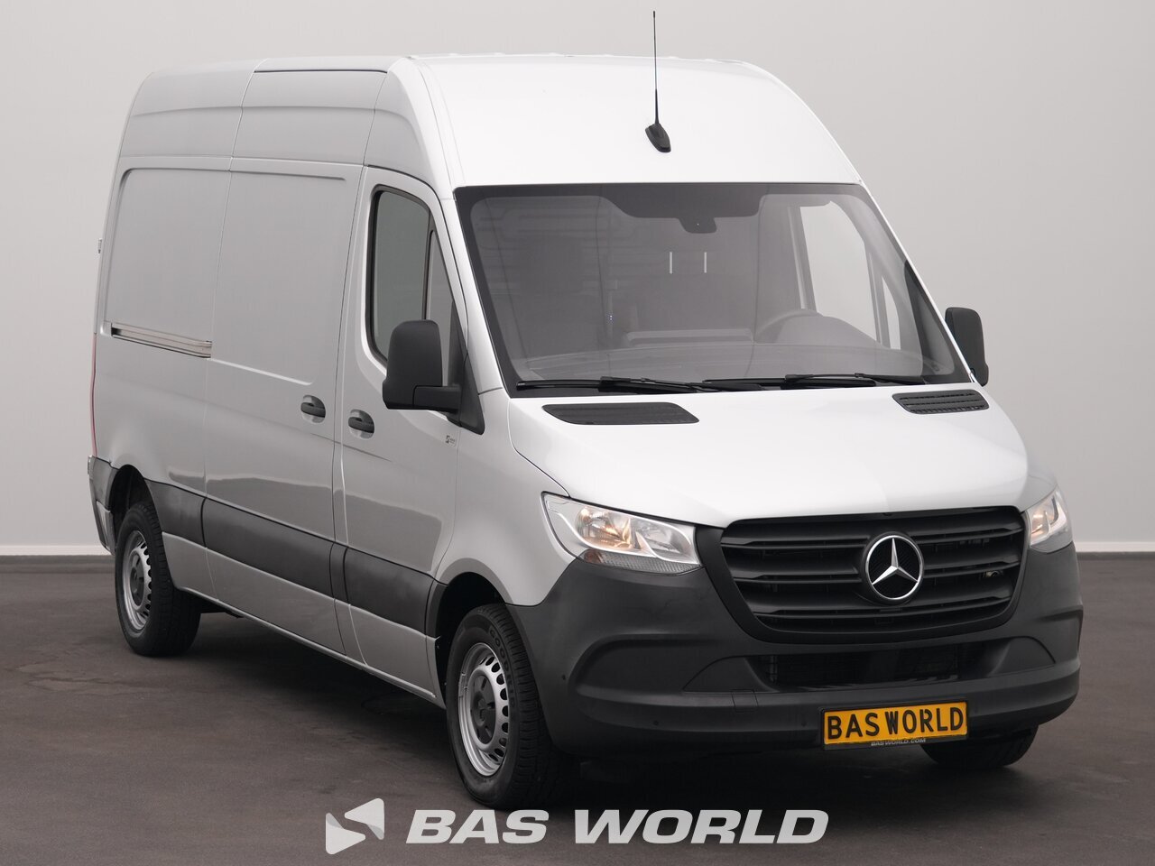 Other : Mercedes Sprinter 215 CDI Suljettu pakettiauto