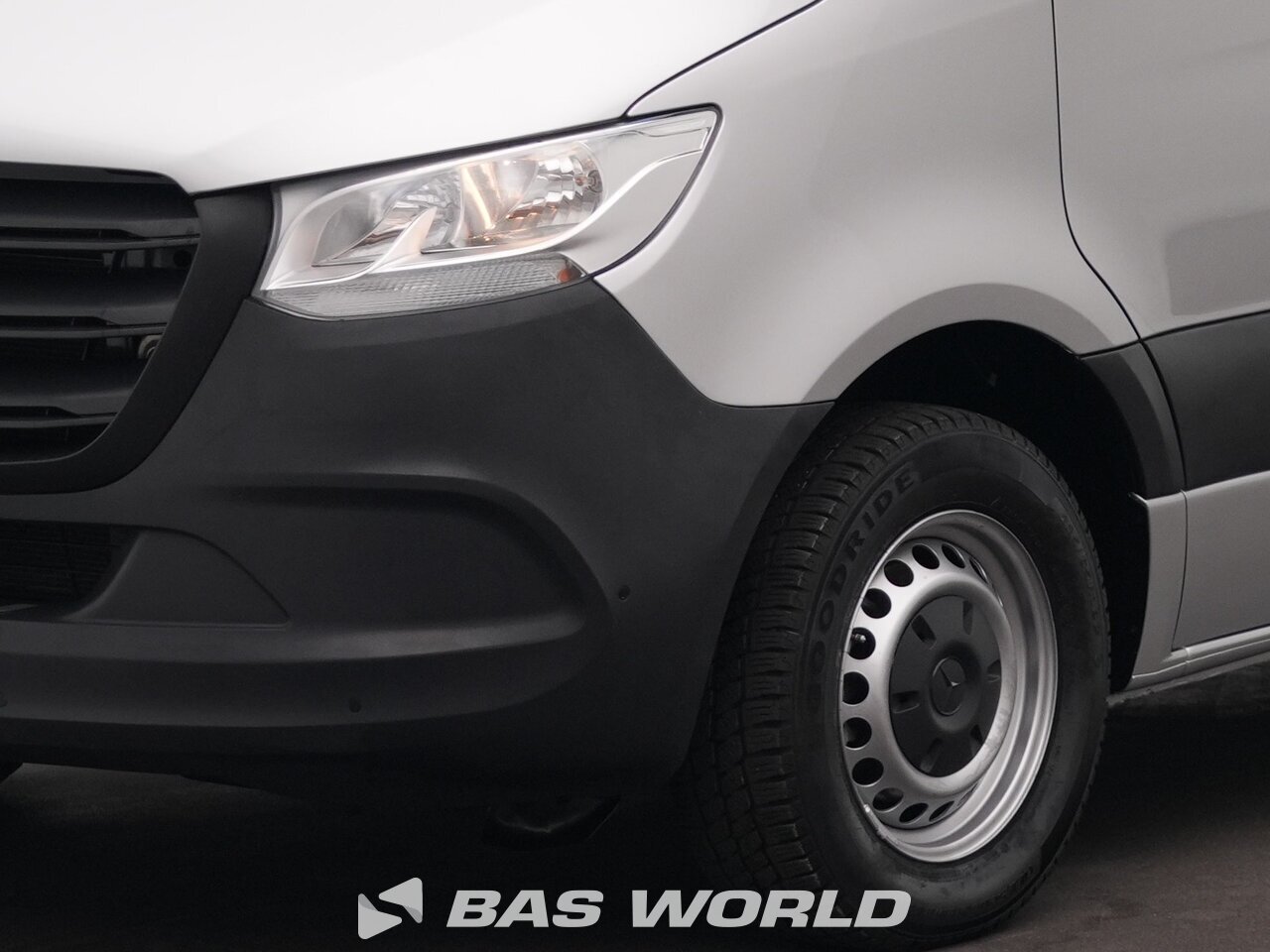 Other : Mercedes Sprinter 215 CDI Suljettu pakettiauto