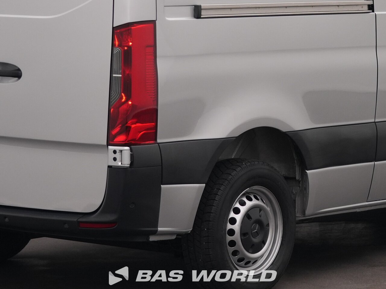 Other : Mercedes Sprinter 215 CDI Suljettu pakettiauto