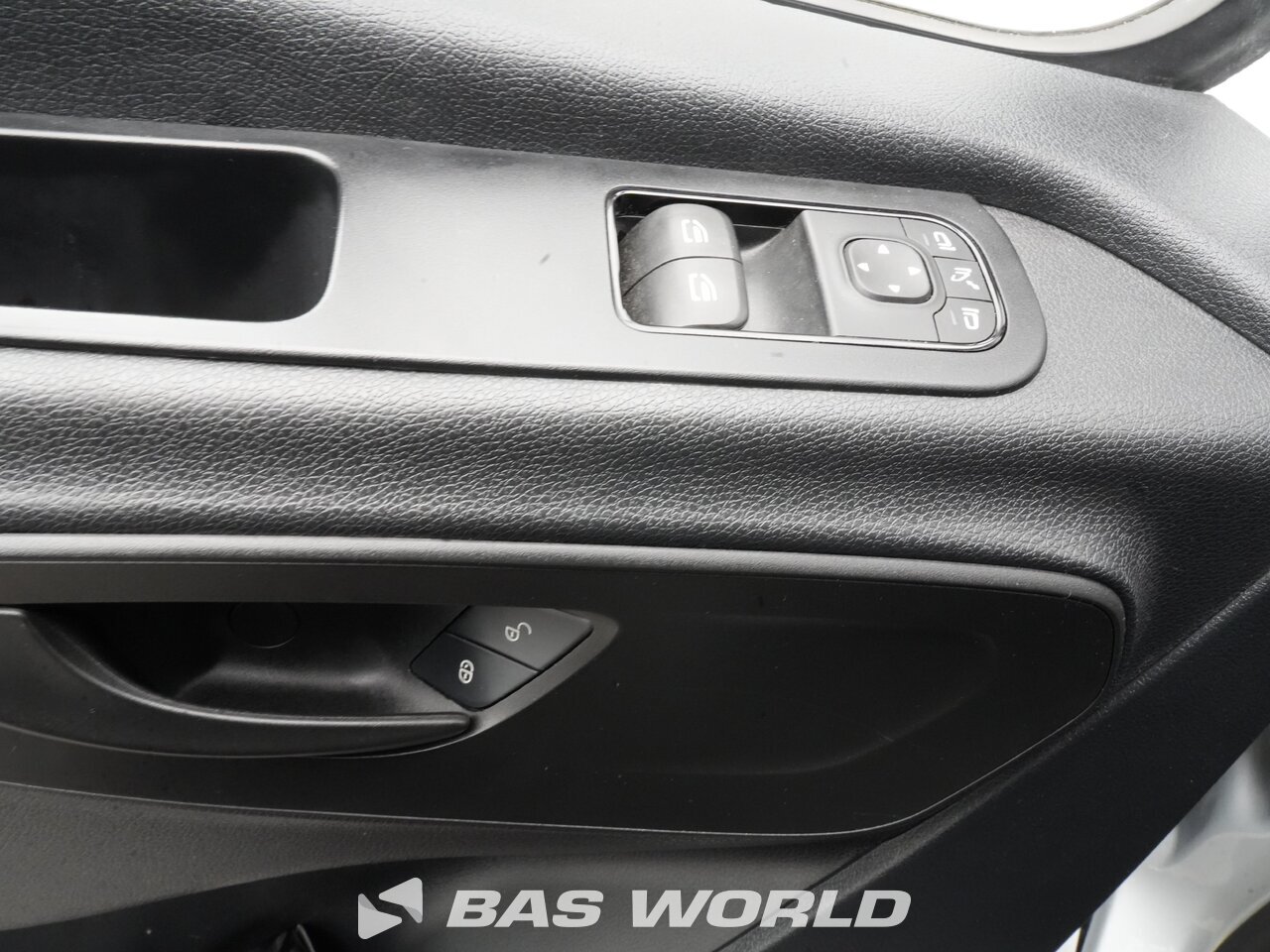Other : Mercedes Sprinter 215 CDI Suljettu pakettiauto