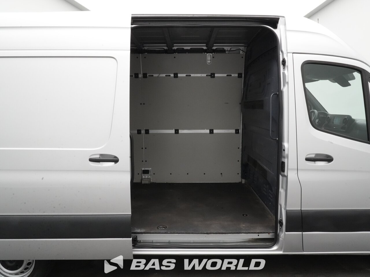 Other : Mercedes Sprinter 215 CDI Suljettu pakettiauto
