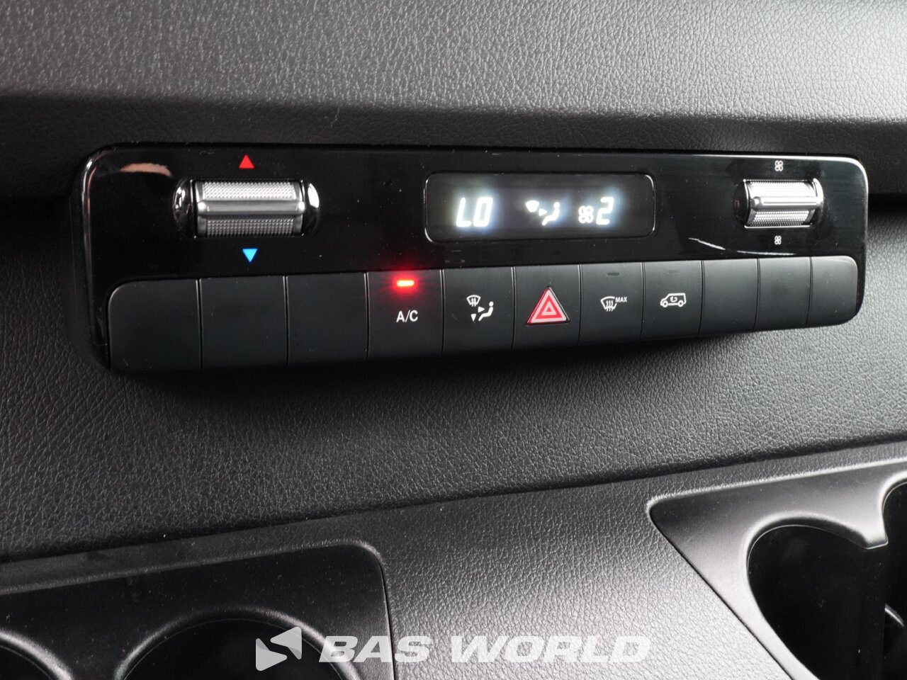 Other : Mercedes Sprinter 215 CDI Suljettu pakettiauto
