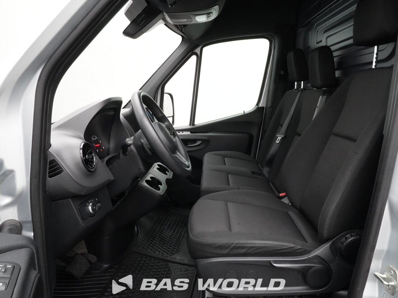 Other : Mercedes Sprinter 215 CDI Suljettu pakettiauto