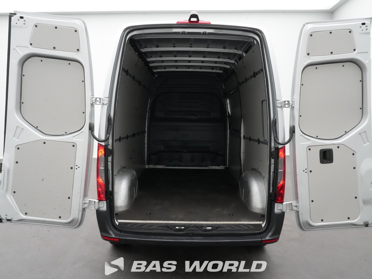 Other : Mercedes Sprinter 215 CDI Suljettu pakettiauto