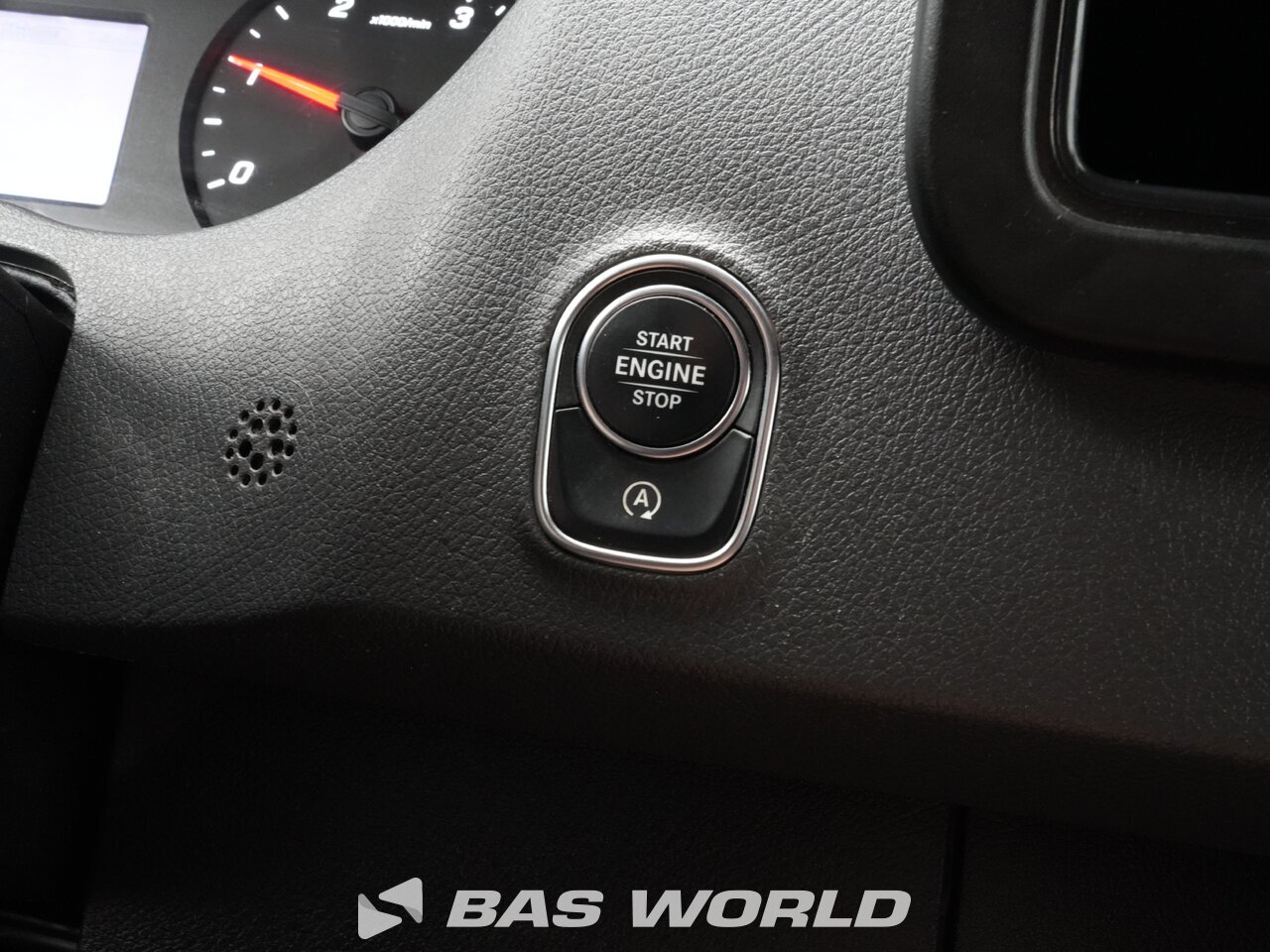 Other : Mercedes Sprinter 215 CDI Closed box van