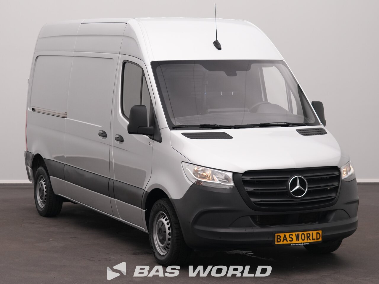 Other : Mercedes Sprinter 215 CDI Closed box van