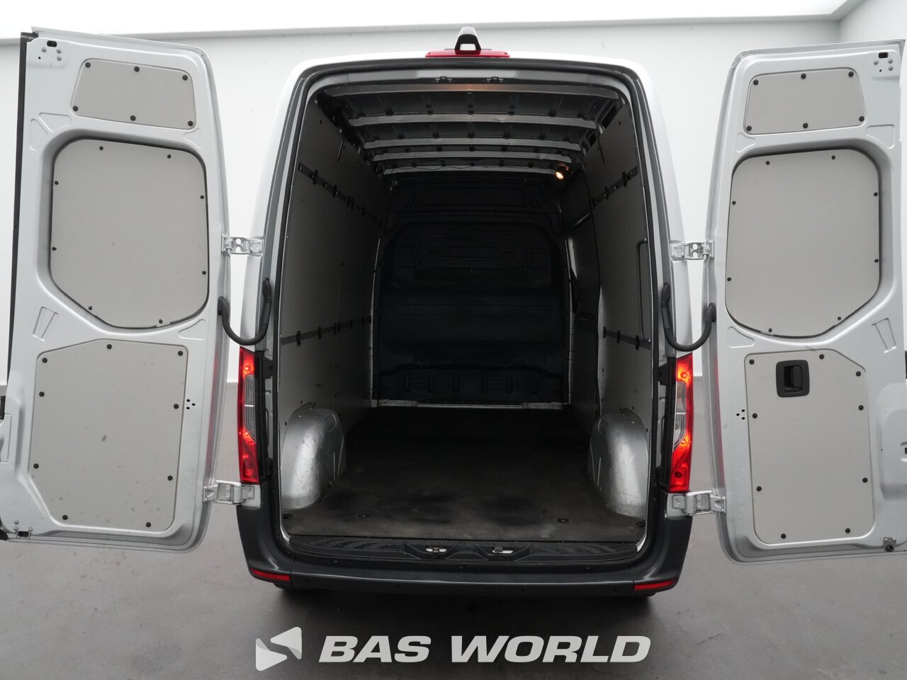 Other : Mercedes Sprinter 215 CDI Closed box van