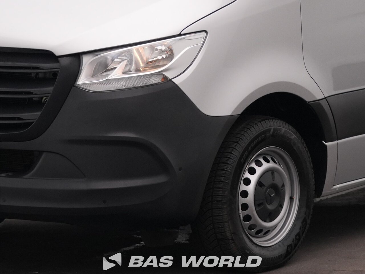 Other : Mercedes Sprinter 215 CDI Closed box van