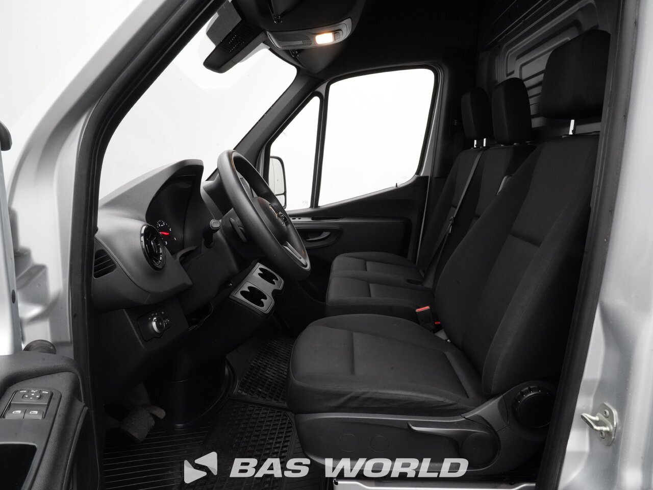Other : Mercedes Sprinter 215 CDI Closed box van