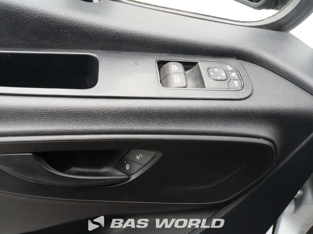 Other : Mercedes Sprinter 215 CDI Closed box van