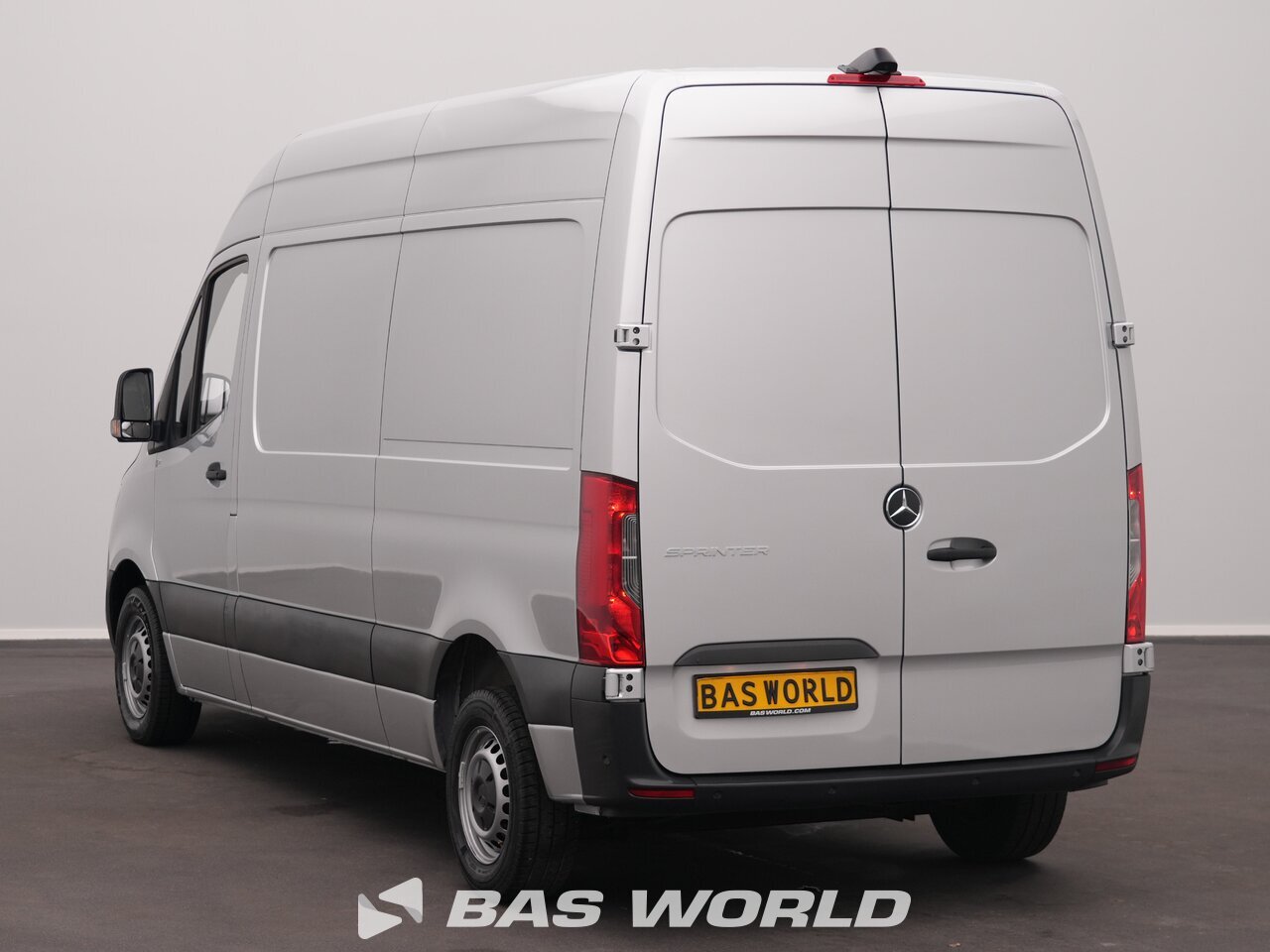 Other : Mercedes Sprinter 215 CDI Closed box van