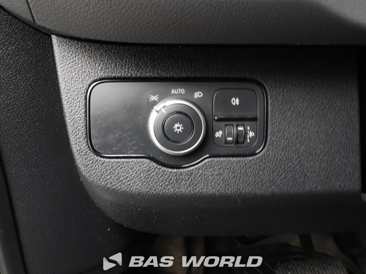 Other : Mercedes Sprinter 215 CDI Closed box van