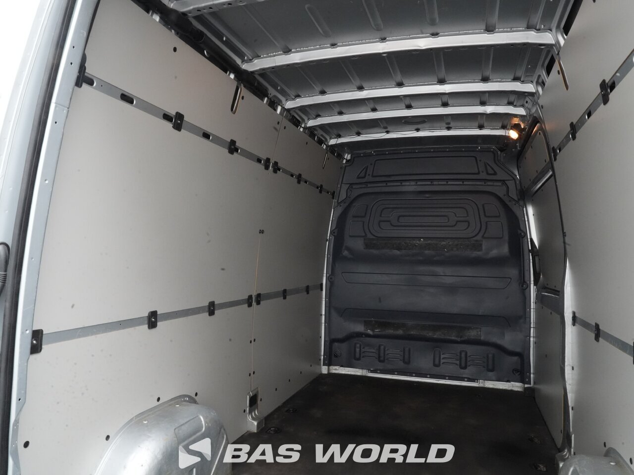 Other : Mercedes Sprinter 215 CDI Closed box van