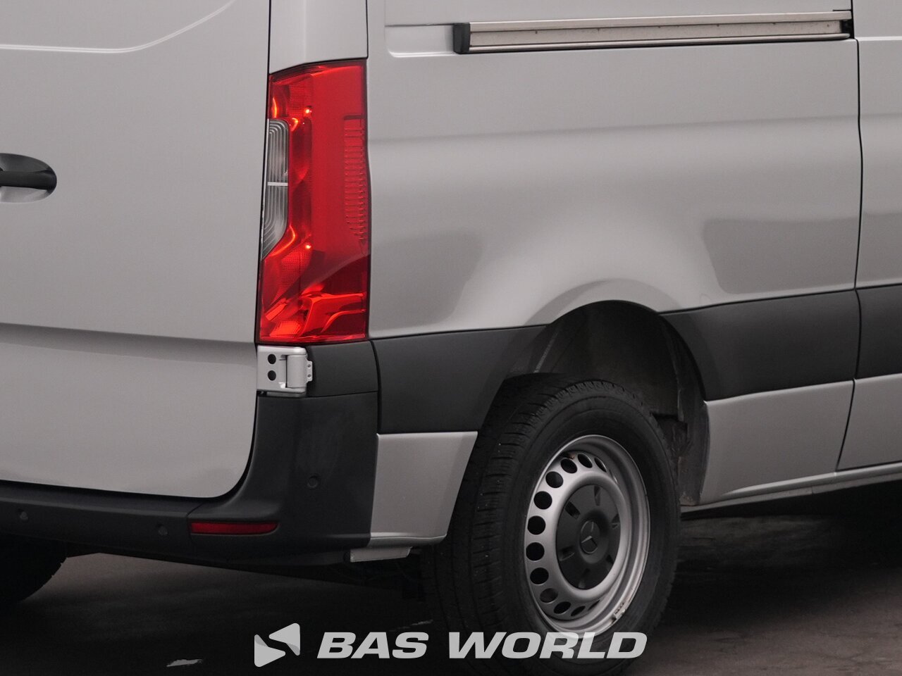 Other : Mercedes Sprinter 215 CDI Closed box van