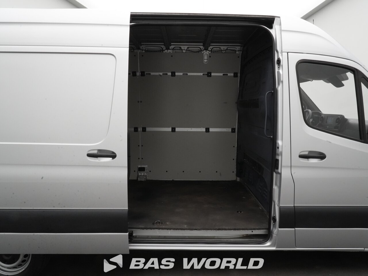 Other : Mercedes Sprinter 215 CDI Closed box van