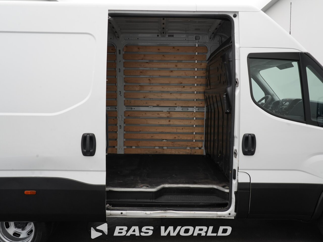 Other : Iveco Daily 35C18 Duba închisă
