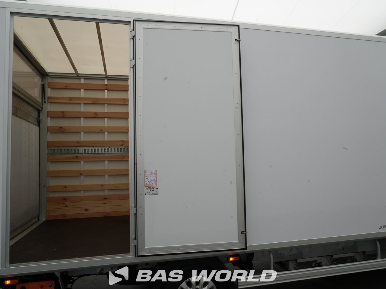 Other : Maxus eDeliver 9 Box body