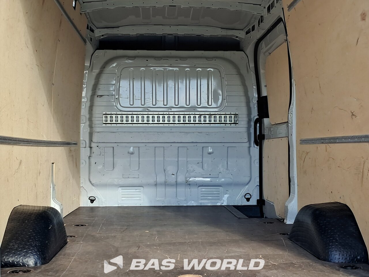 Other : Maxus Deliver 9 Suljettu pakettiauto