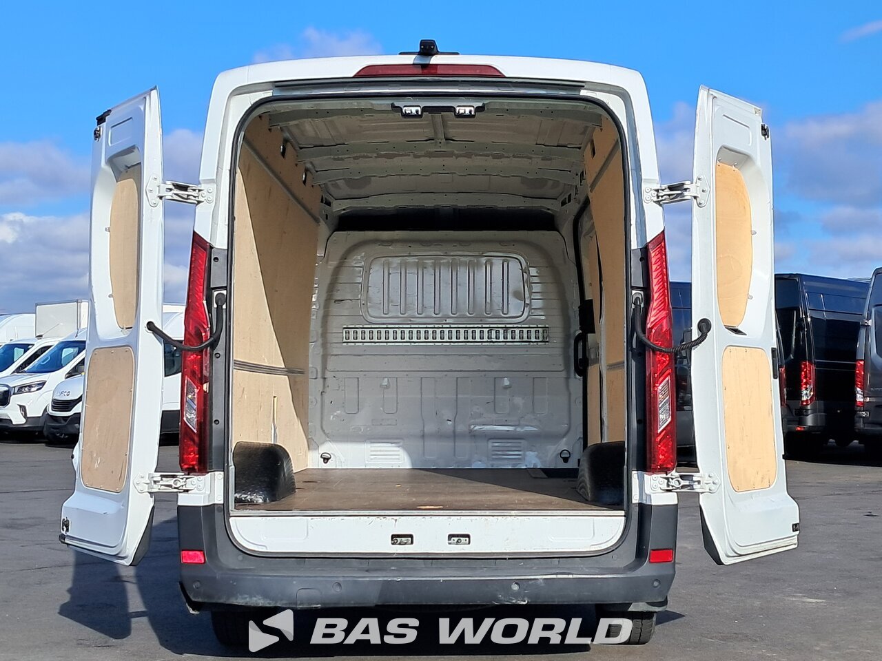 Other : Maxus Deliver 9 Suljettu pakettiauto