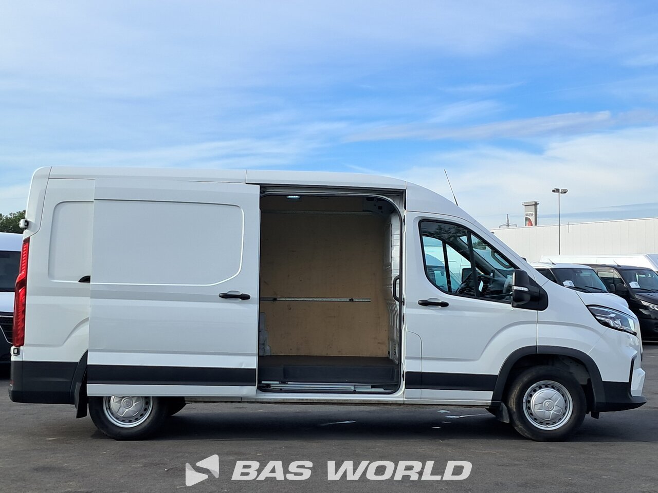Other : Maxus Closed box van