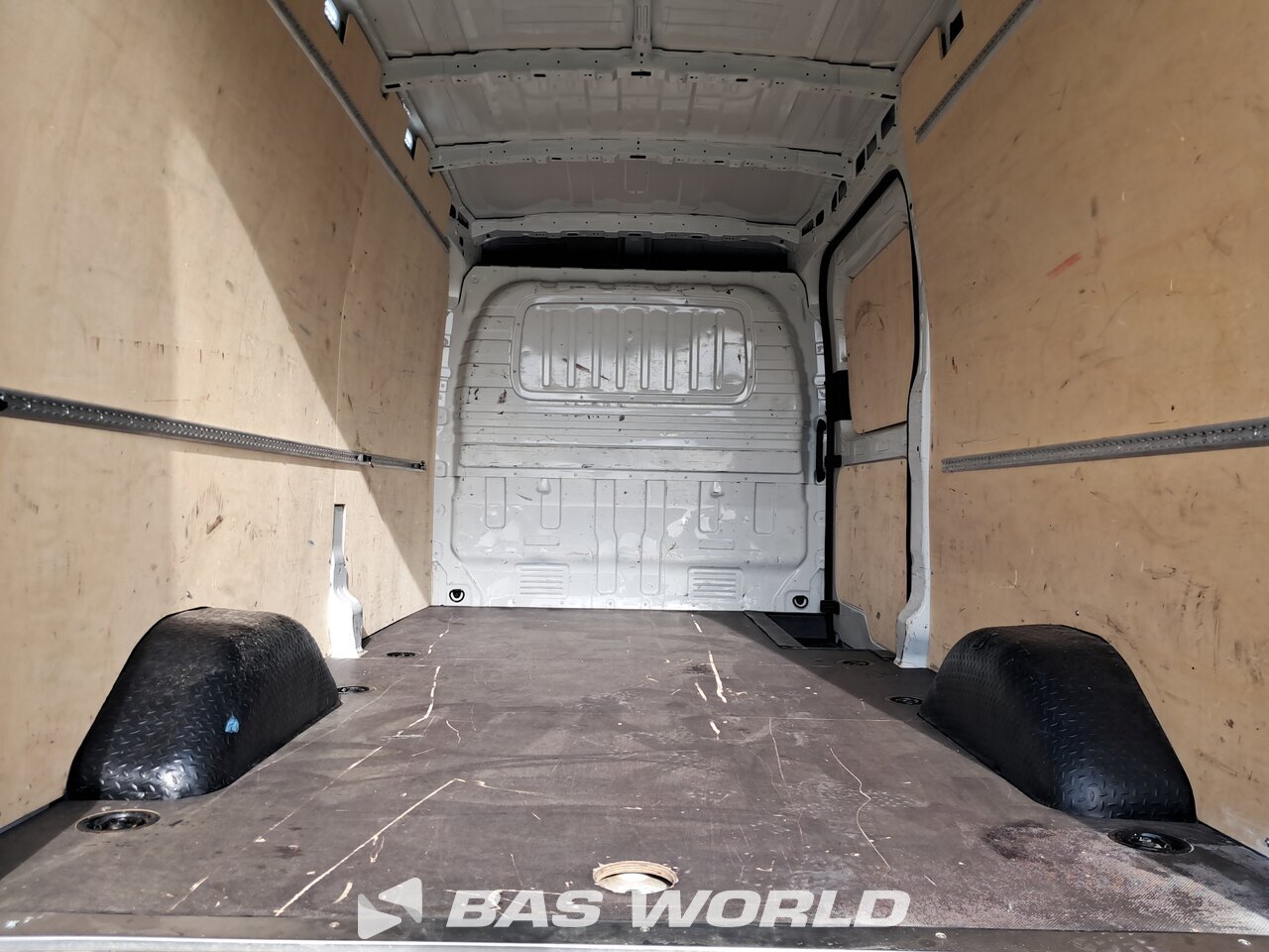 Other : Maxus Closed box van