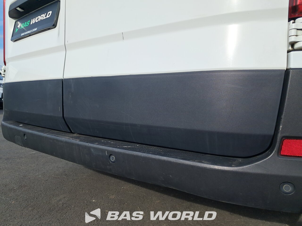 Other : Maxus Closed box van