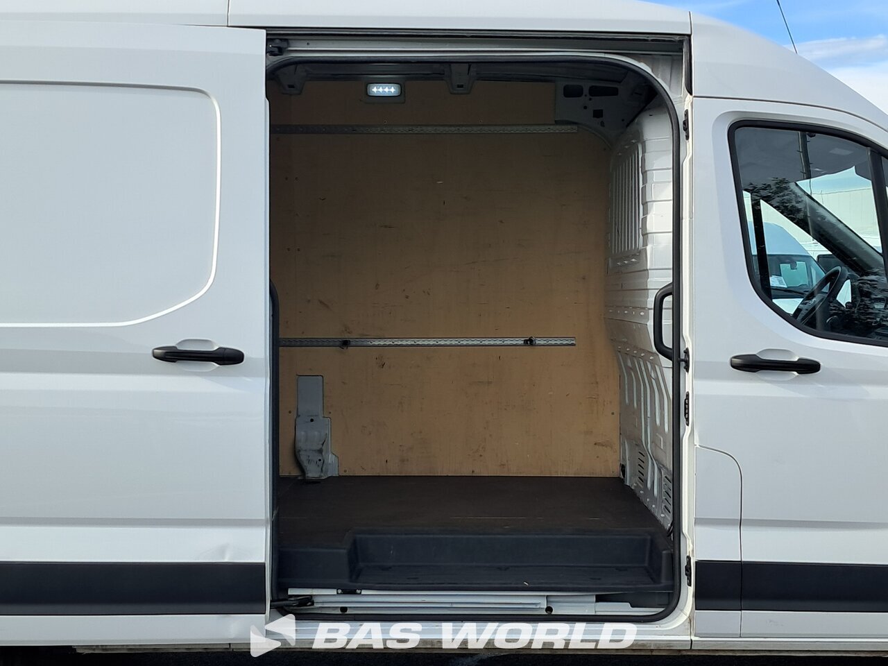 Other : Maxus Closed box van