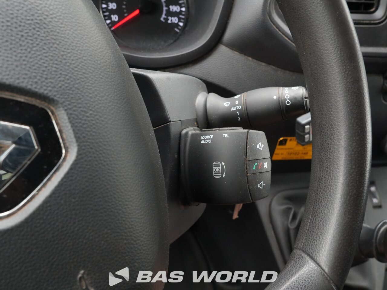 Other : Renault مفتوح