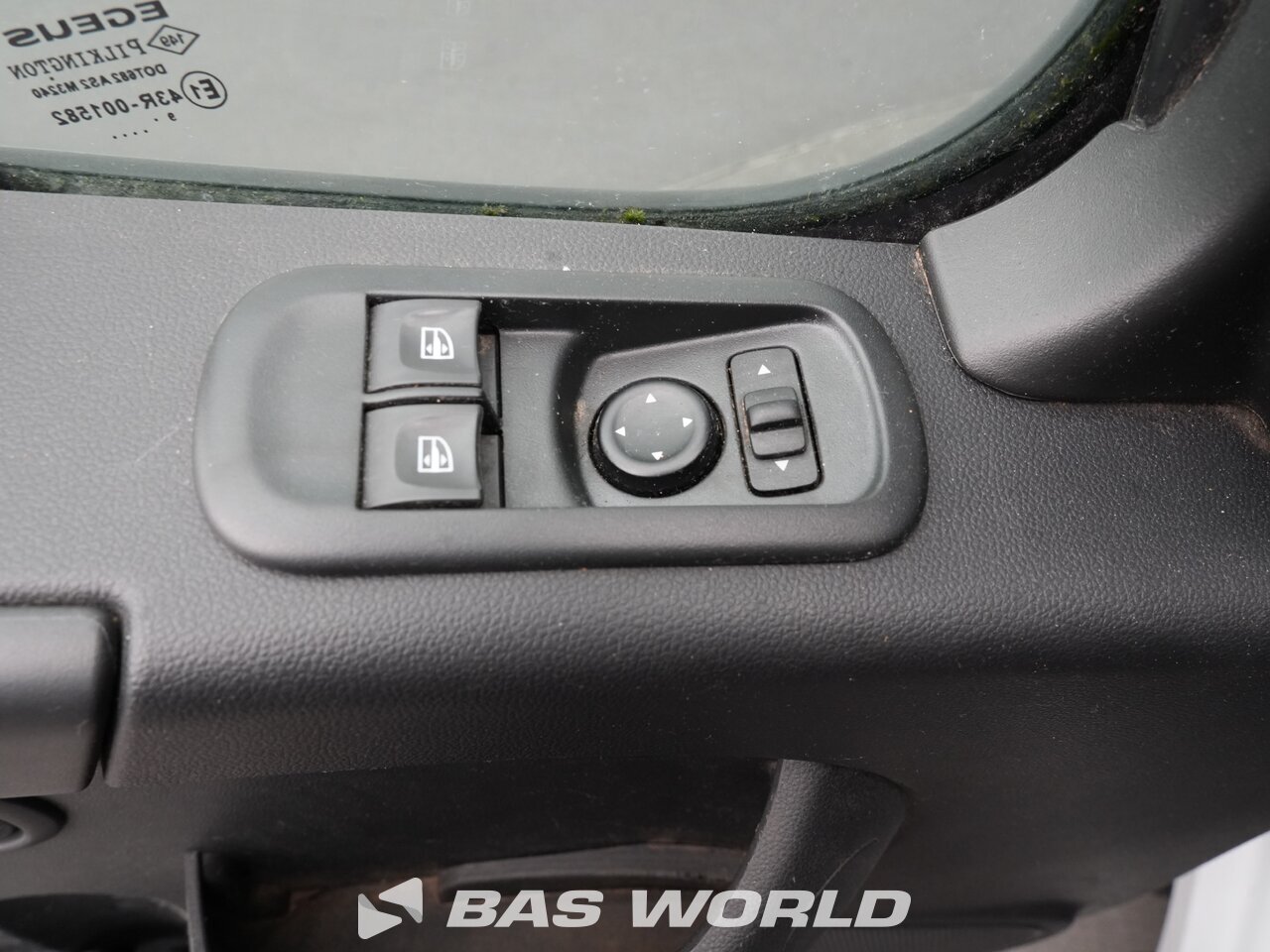 Other : Renault مفتوح
