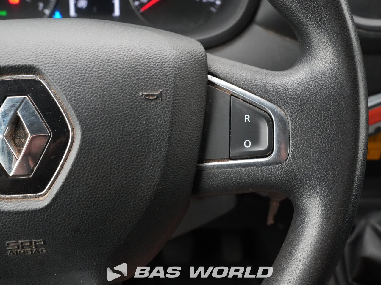 Other : Renault مفتوح