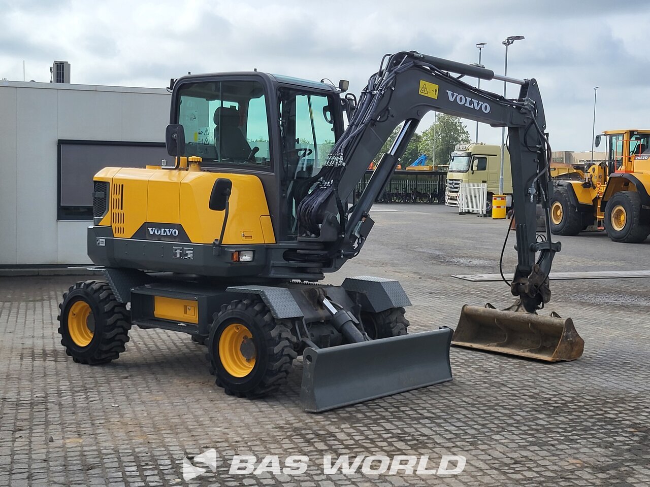 Other : Volvo EW60 E Excavator cu roți