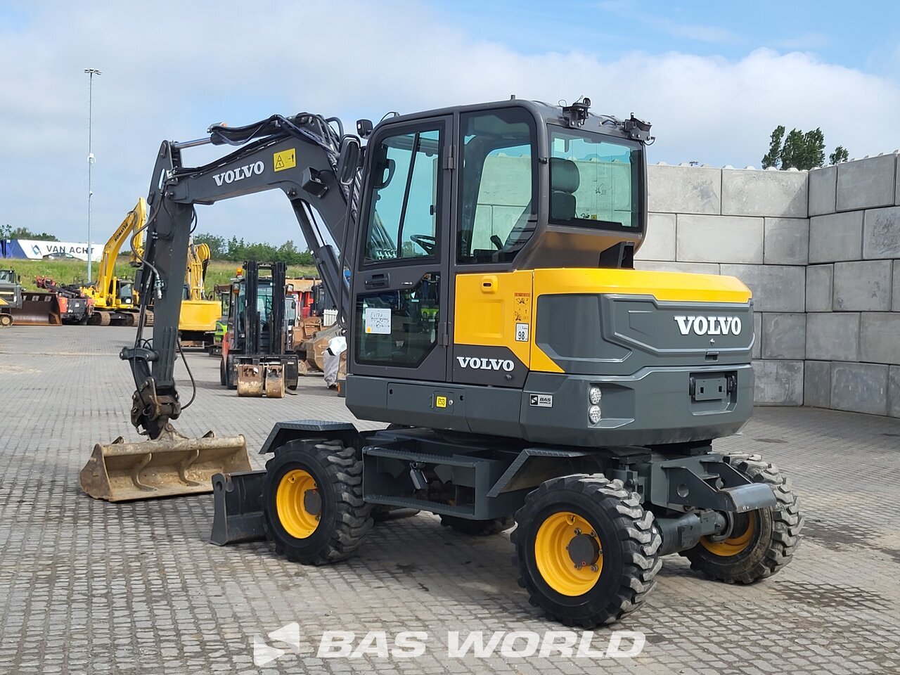 Other : Volvo EW60 E Excavator cu roți