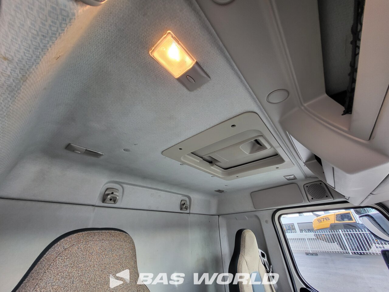 Other : Volvo FL 210 Box body truck